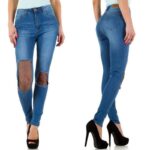 Naumi seest võrguga kitsad lõhkised teksad